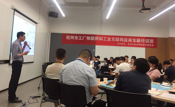 博革咨詢王聰老師在阿里云大學(xué)授課現(xiàn)場(chǎng) 博革咨詢王聰老師在阿里云大學(xué)授課現(xiàn)場(chǎng)