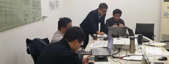 博革總經(jīng)理和專家顧問一起研究方案 博革總經(jīng)理和專家顧問一起研究方案